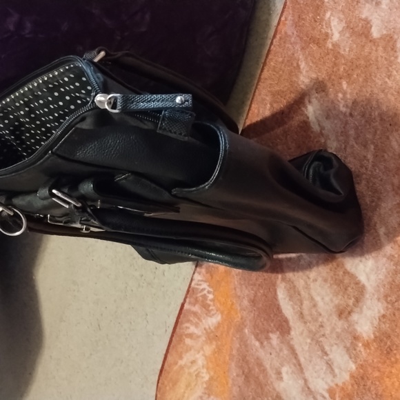 To many purses - Picture 3 of 3